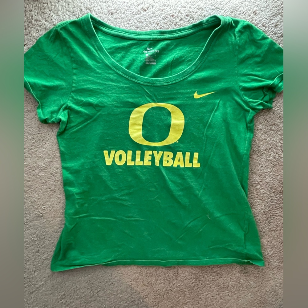 Women’s size small Oregon ducks volleyball t-shirt